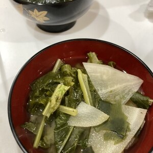 栄養満点☆大根の葉とワカメの味噌汁